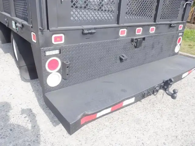 2015 isuzu NPR 12 Foot Flat Deck 3 Seater Diesel in Heavy Trucks in Richmond - Image 24