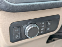 ESCAPE HYBRID! AWD, GPS/NAVIGATION, HEATED SEATS, BACKUP CAMERA, APPLE CARPLAY/ANDROID AUTO, POWER W... (image 9)