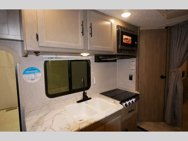 2023 Coachmen RV Freelander 23FS in RVs & Motorhomes in Kamloops - Image 4