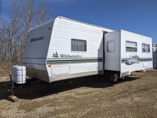 2004 Forest River 27 Ft T/A Travel Trailer Wildwood in Travel Trailers & Campers in Edmonton