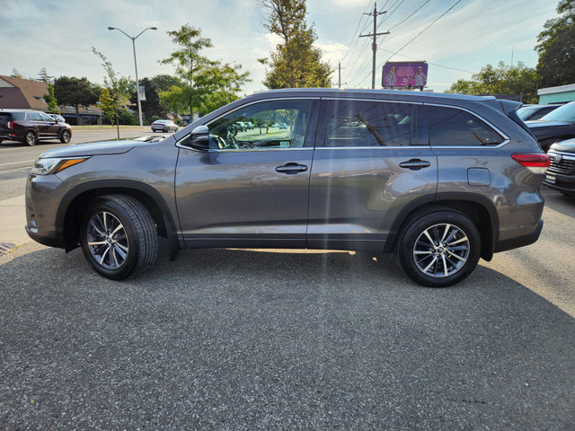 2018 Toyota Highlander AWD XLE 8 Pass | Leather| Sunroof| Camera in Cars & Trucks in City of Toronto - Image 2