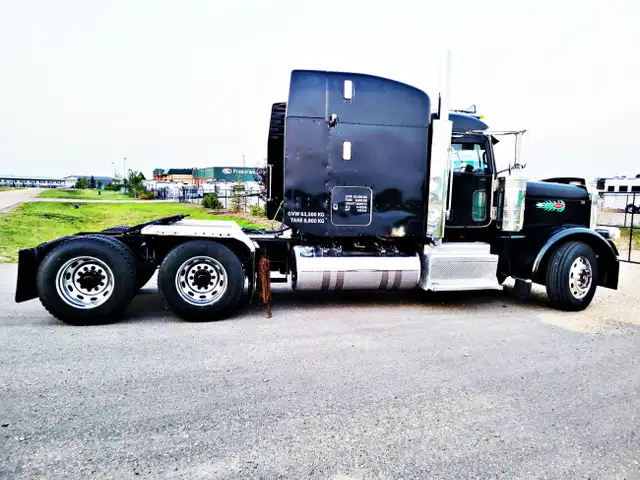 Peterbilt 389 Tandem Tractor Truck in Heavy Trucks in Red Deer - Image 4