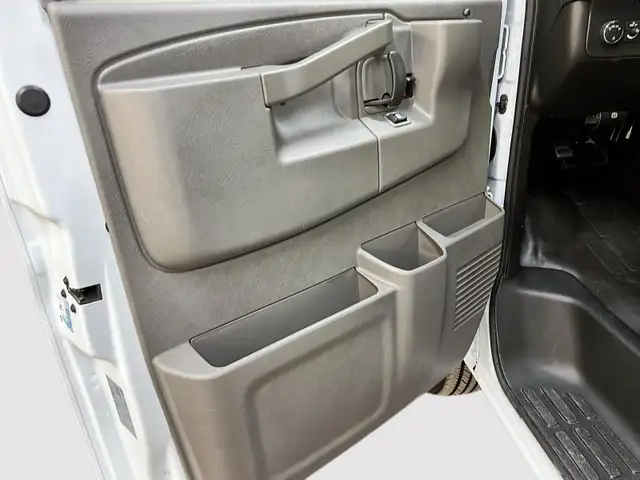 2024 Chevrolet Express Cargo 2500 WT 155 in Cars & Trucks in Laval / North Shore - Image 19
