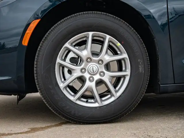 2025 Chrysler Pacifica Select in Cars & Trucks in Barrie - Image 14