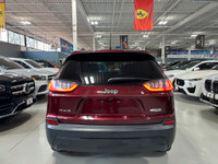 **MONTH-END SPECIAL!** FEATURING : SELECTERRAIN SYSTEM, HEATED MIRRORS, FINISHED IN RED ON MATCHING... (image 4)
