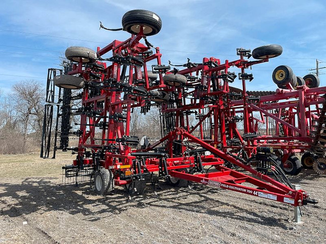 2023 SALFORD 700-44 C-SHANK FIELD CULTIVATOR in Farming Equipment in Ottawa - Image 2