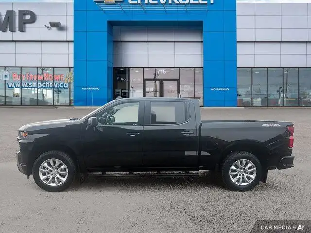 2021 Chevrolet Silverado 1500 Custom | 4X4 | 5.3 V8 | in Cars & Trucks in Saskatoon - Image 3