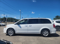 CLEAN CARFAX REPORT No Accidents, 2017 DODGE GRAND CARAVAN SXT featuring: Back up Camera, Navigation... (image 4)