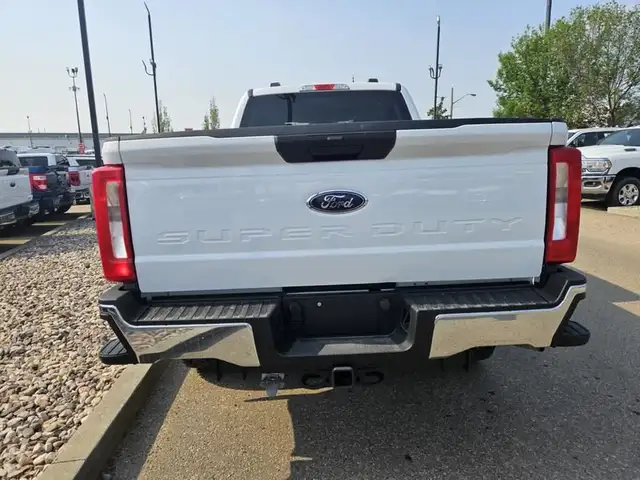 2023 Ford Super Duty F-250 SRW XLT 4WD Crew Cab 6.75' Box, 7.3L  in Cars & Trucks in St. Albert - Image 5