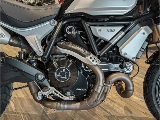 2018 Ducati Scrambler 1100 // Shining Black in Dirt Bikes & Motocross in Winnipeg - Image 7