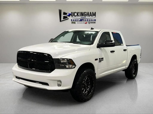 2020 Ram 1500 Classic Express 4x4 Crew Cab 5'7 Box in Cars & Trucks in Gatineau