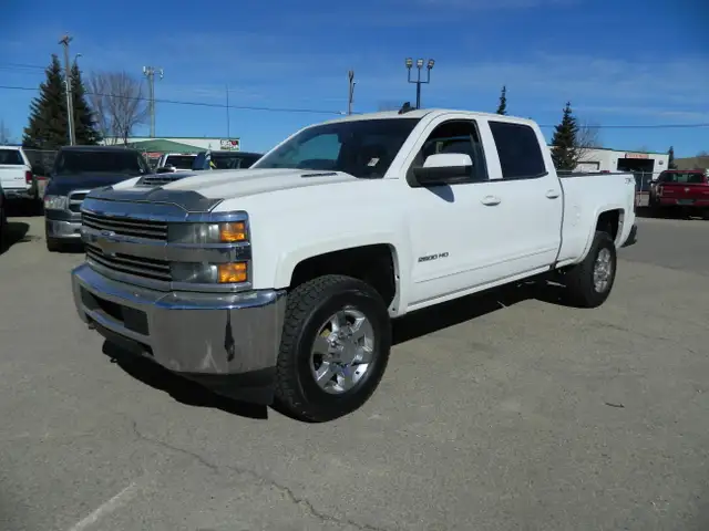 2017 Chevrolet Silverado 2500 DURAMAX DIESEL ( 92 000 KMS ) in Cars & Trucks in Edmonton - Image 4