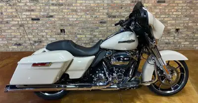 RIDE IN STYLE WITH UNPARALLELED COMFORT PAYMENTS ONLY $149 BI-WEEKLY OAC!! APPLY TODAY! THE 2022 HAR...