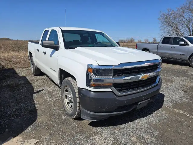 2019 Chevrolet Silverado 1500 LD in Cars & Trucks in Ottawa - Image 2