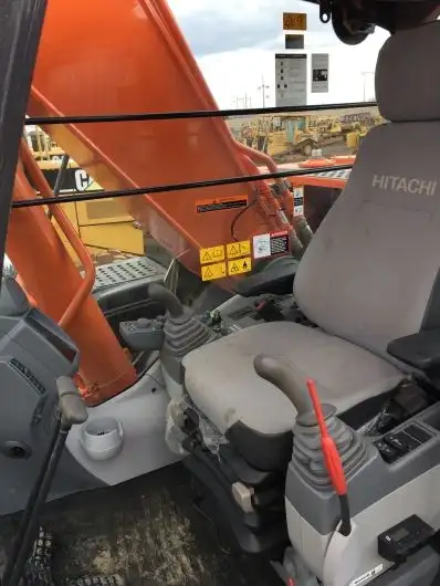 2015 HITACHI ZX290LC - 5 Excavator in Heavy Equipment in Saskatoon - Image 7