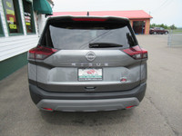 One owner, clean Carfax, two sets of keys, power windows, power door locks, power mirrors, climate c... (image 9)