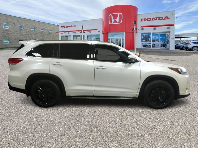 2019 Toyota Highlander Limited ONE OWNER LOCAL TRADE IN! CLEA... in Cars & Trucks in Lethbridge - Image 2