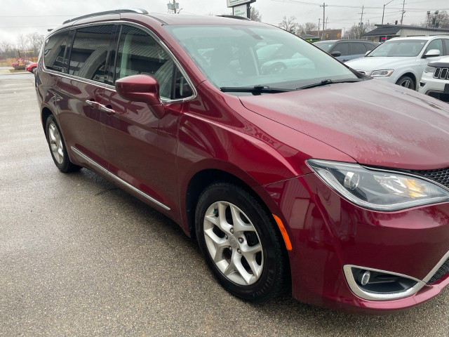 2018 Chrysler Pacifica in Cars & Trucks in Ottawa - Image 4