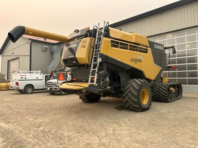 2017 Lexion 780TT with 4wd and Pick Up Headers $375,000.00 in Farming Equipment in Grande Prairie - Image 3