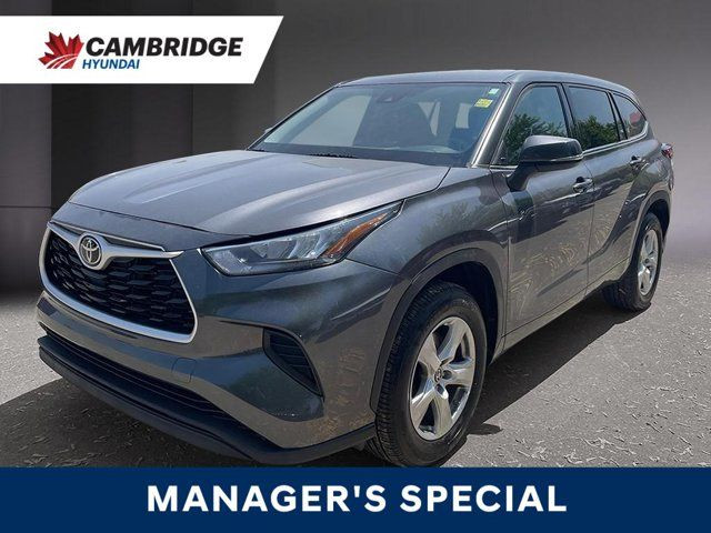 2022 Toyota Highlander LE | V6 Power | 8-Passenger Seating in Cars & Trucks in Cambridge