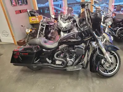 2013 HD Street Glide 103 Powered Only 54000 kms ThunderMax tuner. 2 into 1 Bassani black exhaust. SO...