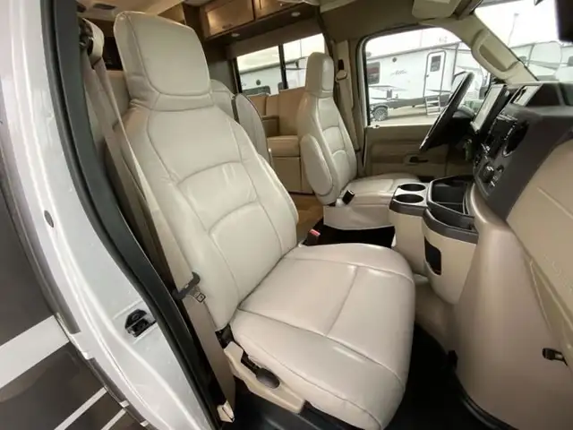 2025 Winnebago Minnie Winnie 26T in RVs & Motorhomes in Abbotsford - Image 33