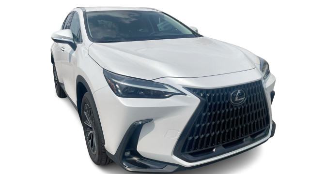 2025 Lexus NX NX 250 / camera /apple carplay/ bluetooth Bien Équ in Cars & Trucks in Laval / North Shore - Image 4
