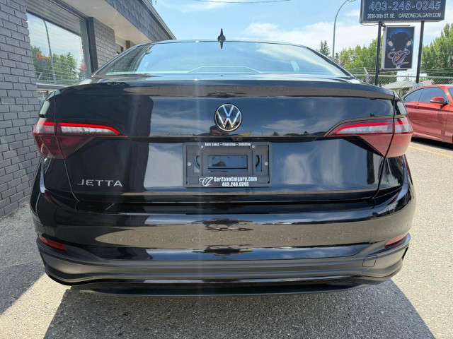 2024 Volkswagen Jetta Sport Comfortline | 6spd Manual | Low Km's in Cars & Trucks in Calgary - Image 4