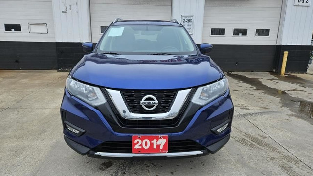  2017 Nissan Rogue SV CLEAN CARFAX REPORT, No Accidents in Cars & Trucks in Barrie - Image 2