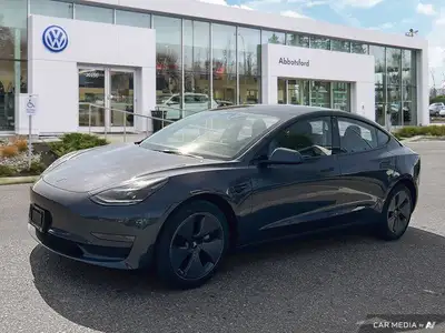 This Tesla Model 3 boasts a Electric engine powering this Automatic transmission. Window Grid Antenn...