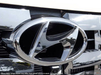 This Hyundai Santa Cruz has a durable Intercooled Turbo Regular Unleaded I-4 2.5 L/152 engine poweri... (image 8)