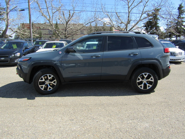 2015 Jeep Cherokee 4WD-TRAILHAWK-NAV-SUNROOF-FINANCING AVAILABLE in Cars & Trucks in Calgary - Image 3