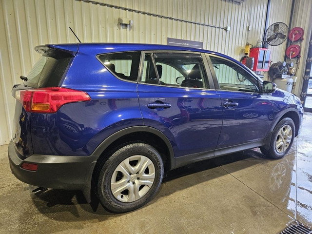 2015 Toyota RAV4 LE Auto AC in Cars & Trucks in Gatineau - Image 4