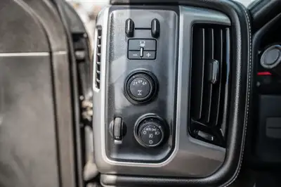 2018 GMC Sierra 2500HD SLT / Awd / 6.6L Duramax Diesel / Exhaust, View more
