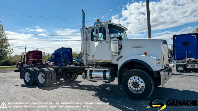 2010 WESTERN STAR 4900FA DAY CAB LONG CHASSIS in Heavy Trucks in Chilliwack - Image 4