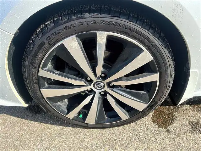 2019 Nissan Altima 2.5 Platinum AWD in Cars & Trucks in St. Albert - Image 17