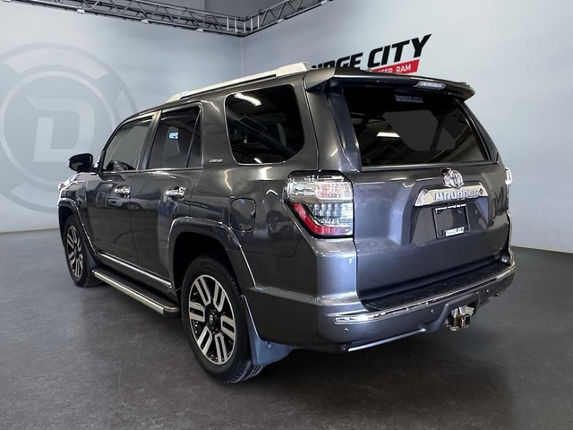 2017 Toyota 4Runner SR5 V6 - Navigation - Heated Seats - 4x4... in Cars & Trucks in Lethbridge - Image 3
