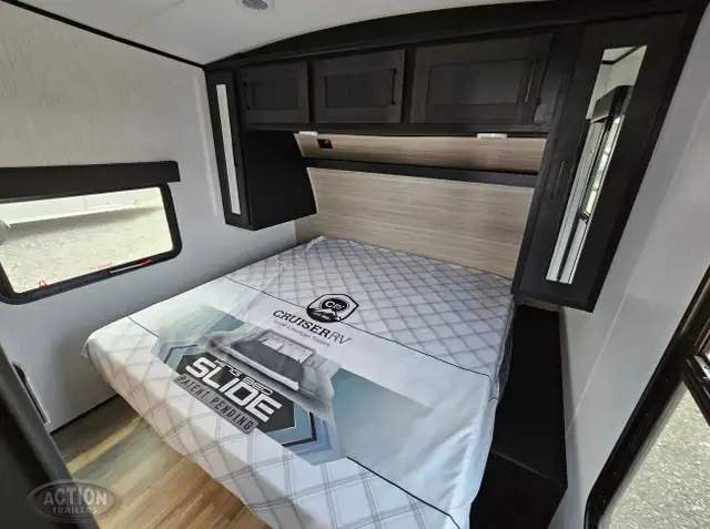 TOY HAULER CLEARANCE -STYKER 3414 W/REAR PATIO DECK UNDER COST in RVs & Motorhomes in London - Image 19
