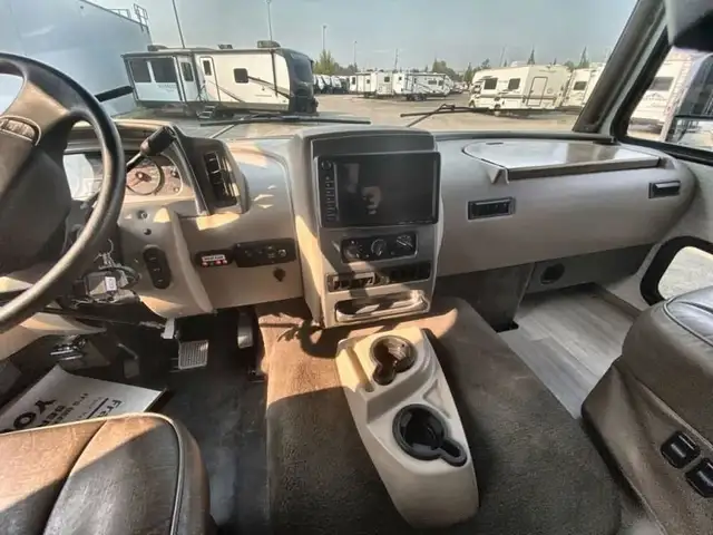 2020 Winnebago Adventurer 30T in RVs & Motorhomes in Abbotsford - Image 31