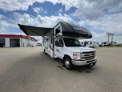 EAST TO WEST Entrada Class C gas motorhome 2950OK highlights: Private Bedroom Split-Style Bath U-Sha...