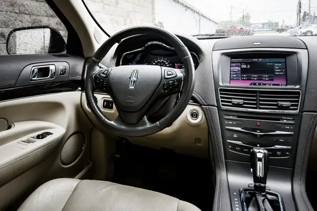 2014 Lincoln MKT ECOBOOST in Cars & Trucks in Ottawa - Image 17