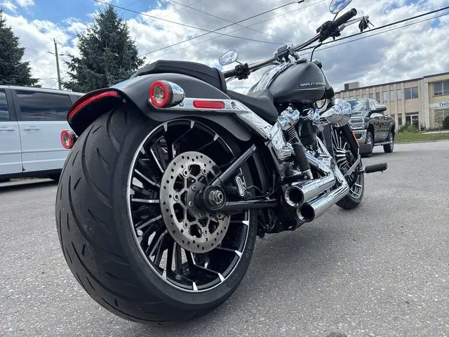 2023 Harley-Davidson Breakout ~ AIR RIDE ~ 260 REAR ~ 23\" FRONT in Street, Cruisers & Choppers in City of Toronto - Image 14