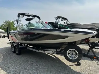 Length Overall: 24 ft. 6 in. (7.47 m) Beam: 102 in. (2.59 m) Draft: 28 in. (.71 m) Dry Weight: 5350...