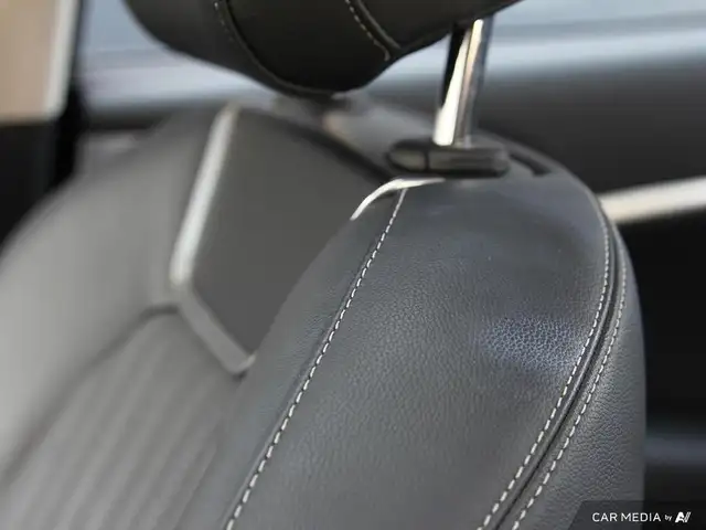 2020 Genesis G70 2.0T Advanced adaptive cruise control |nappa... in Cars & Trucks in London - Image 25