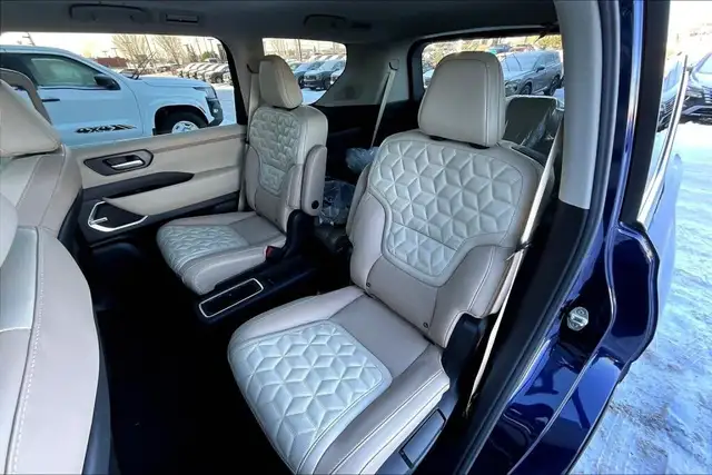 2025 Nissan Armada AWD PLATINUM RESERVE in Cars & Trucks in Edmonton - Image 11