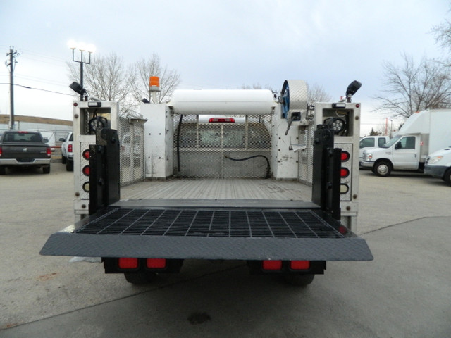 2015 CHEVY 2500 /SERVICE TRUCK /V-MAC  WITH POWER LIFT GATE in Cars & Trucks in Edmonton - Image 4