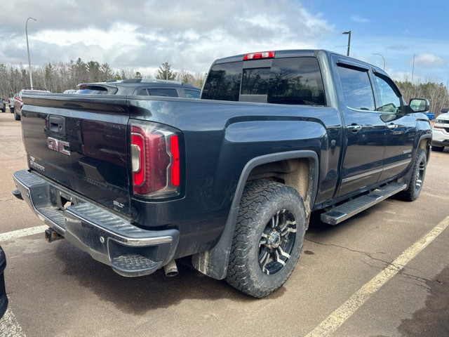2017 GMC Sierra 1500 SLT - Leather Seats - Heated Seats in Cars & Trucks in Moncton - Image 4