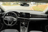 2025 VOLKSWAGEN JETTA HIGHLINE COMES WITH POWER SUNROOF, APPLE CARPLAY, ANDROID AUTO, INTERIOR AMBIE... (image 5)
