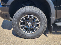 DURAMAX | HEATED & COOLED FRONT BUCKET SEATS | HEATED REAR SEATS | HEATED STEERING WHEEL | SUNROOF |... (image 4)