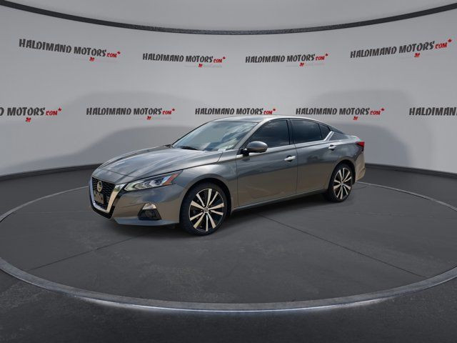 2019 Nissan Altima 2.5 Platinum in Cars & Trucks in Hamilton - Image 4